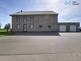 We Invest Malmedy invites you to discover this spacious detached home, ideally located at 11 Route du Monument in Malmedy. With its generous rooms...