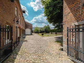 Gelegen in het hart van een privélandgoed van meer dan 6 hectare, is de Ferme de Penteville een uitzonderlijk pand, zeldzaam door de...