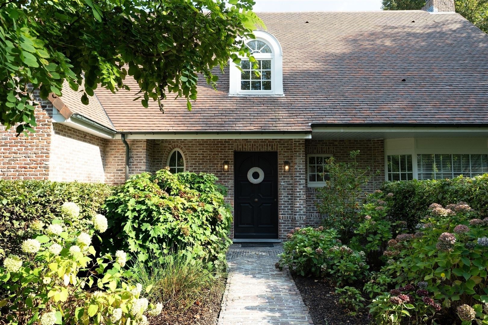 EXCLUSIEF: stijlvolle villa met een tijdloze inrichting op een toplocatie te Schilde! - foto 1