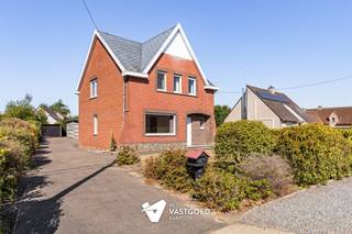 <p><span>Woning met potentieel (155m²) met 3 slaapkamers en garage op een perceel van 12a03 te Tessenderlo.</span></p><p><span> </span></p><p><span>Belangrijkste troeven: </span></p><p><span>- Rustige ligging</span></p><p><span>- Ramen en buitendeuren werden reeds vervangen</span></p><p><span>- 3 slaapkamers</span></p><p><span>- Perceel van 12a03</span></p><p><span>- 155m² bewoonbare oppervlakte</span></p><p><span>- Garage in de tuin </span></p><p><span> </span></p><p><span>Bekijk zeker ook de grondplannen met de afmetingen. Zo krijgt u van thuis uit al een perfect beeld van wat deze woning te bieden heeft!</span></p><p><span> </span></p><p><span>Wenst u meer info of een vrijblijvende bezichtiging, contacteer dan ons kantoor op het nummer 011 85 15 15 en wij helpen u graag verder.</span></p>