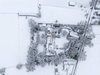 Verscholen achter een weelderige oprijlaan, ligt dit uitzonderlijke landgoed. Een uniek geheel die authentieke 18e-eeuwse elementen...