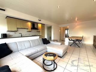 Dit instapklare en perfect onderhouden appartement straalt frisheid en comfort uit. Gelegen op 50 meter van de spuikom en 10 minuten stappen van...