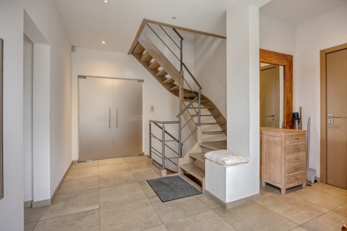 Ruime gerenoveerde villa met 5 slaapkamers en 2 badkamers, tuin en garage in Kessel-Lo, EPC-waarde 285 kWh/m² - foto 4