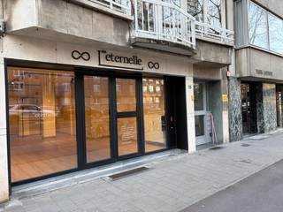 Prachtige handelsruimte, voor meerdere activiteiten geschikt! Pas gerenoveerd, meteen instapklaar. Verlichting enz inbegrepen. 166m²...