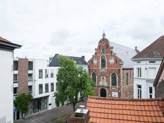 In het bruisende hart van Gent, op wandelafstand van het Zuid, bevindt zich dit charmante dakappartement in een kleinschalig gebouw. Hier woont u...