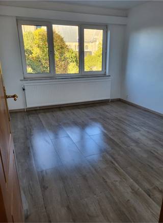 Goed gelegen appartement in Deurne<br /><br />Appartement te huur vanaf 01/07/2026.<br />Goed gelegen nabij park rivierenhof, scholen, winkels, etc...<br /><br />Bezichtigingen kunnen zondag 14/06/2026 of in de loop van volgende week.<br /><br />Voor vragen of afspraken kan je me een mail sturen of een bericht sturen op 0485532821.<br />Let op enkel berichtjes, geen telefoontjes!