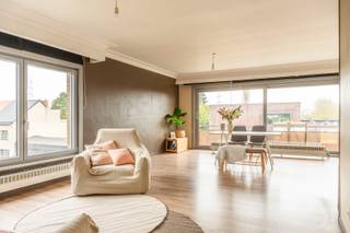 Welkom te Geeraard De Cremerstraat 122 b3 te Rupelmonde. Gelegen nabij het centrum van Rupelmonde vinden we dit ruime appartement.We parkeren de auto...