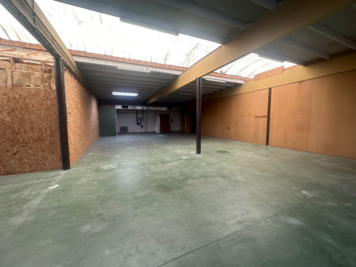 Loods van 360 m² op industriepark van Houthulst - foto 4