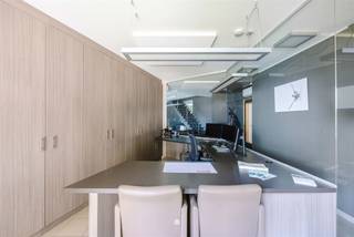 Bent u op zoek naar een eigendom waar wonen en werken gecombineerd kunnen worden op een strategische locatie? Ontdek dan deze...