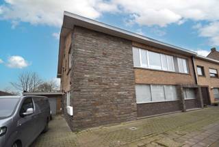 Brugstraat 36 bus 1B – Ieper/BoezingeRuim en vlot bereikbaar éénslaapkamerappartement bestaande uit een inkomhal, een lichtrijke woonkamer met zicht...