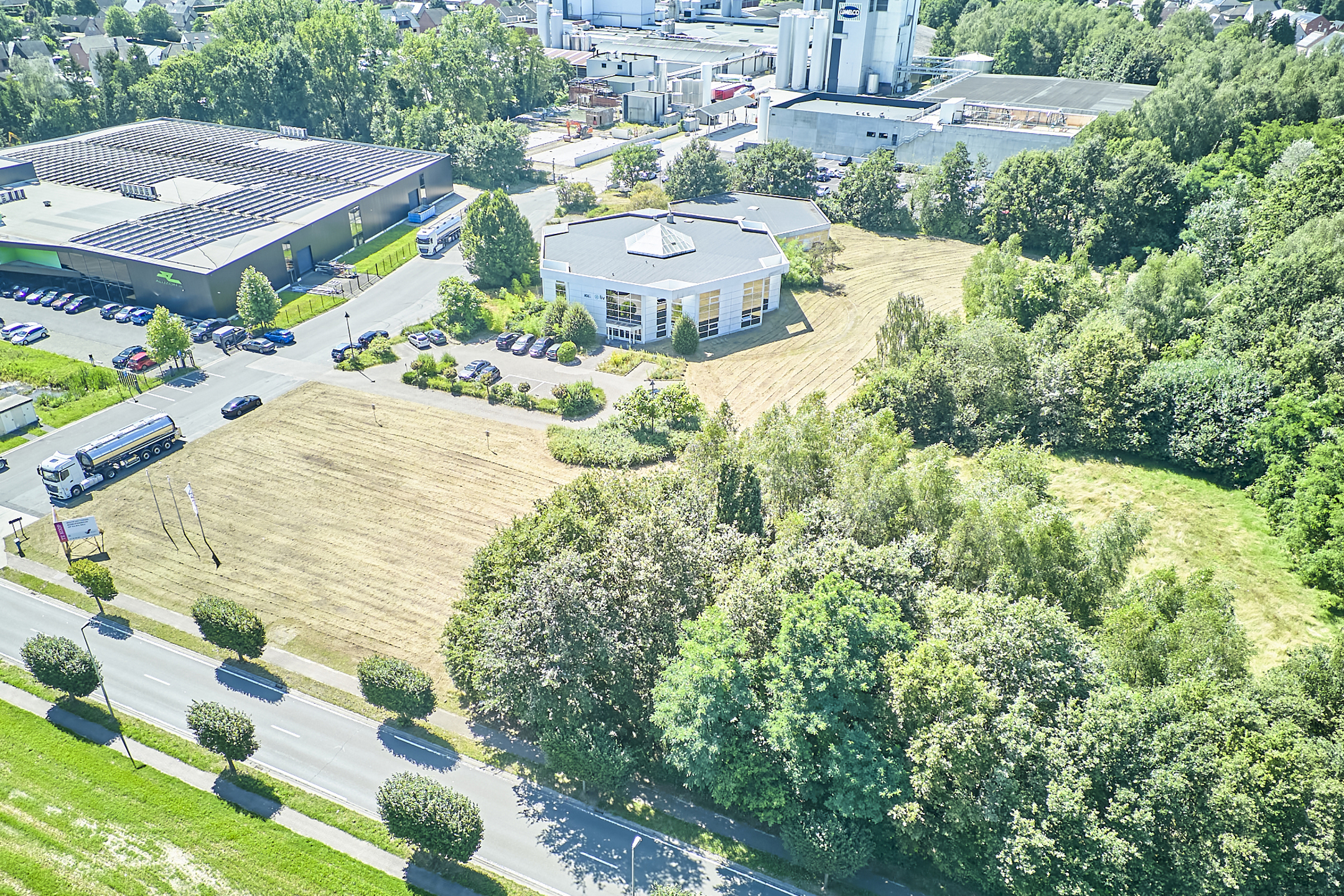 ONTWIKKELINGSGROND van 1.8 ha met kantoor - foto 3