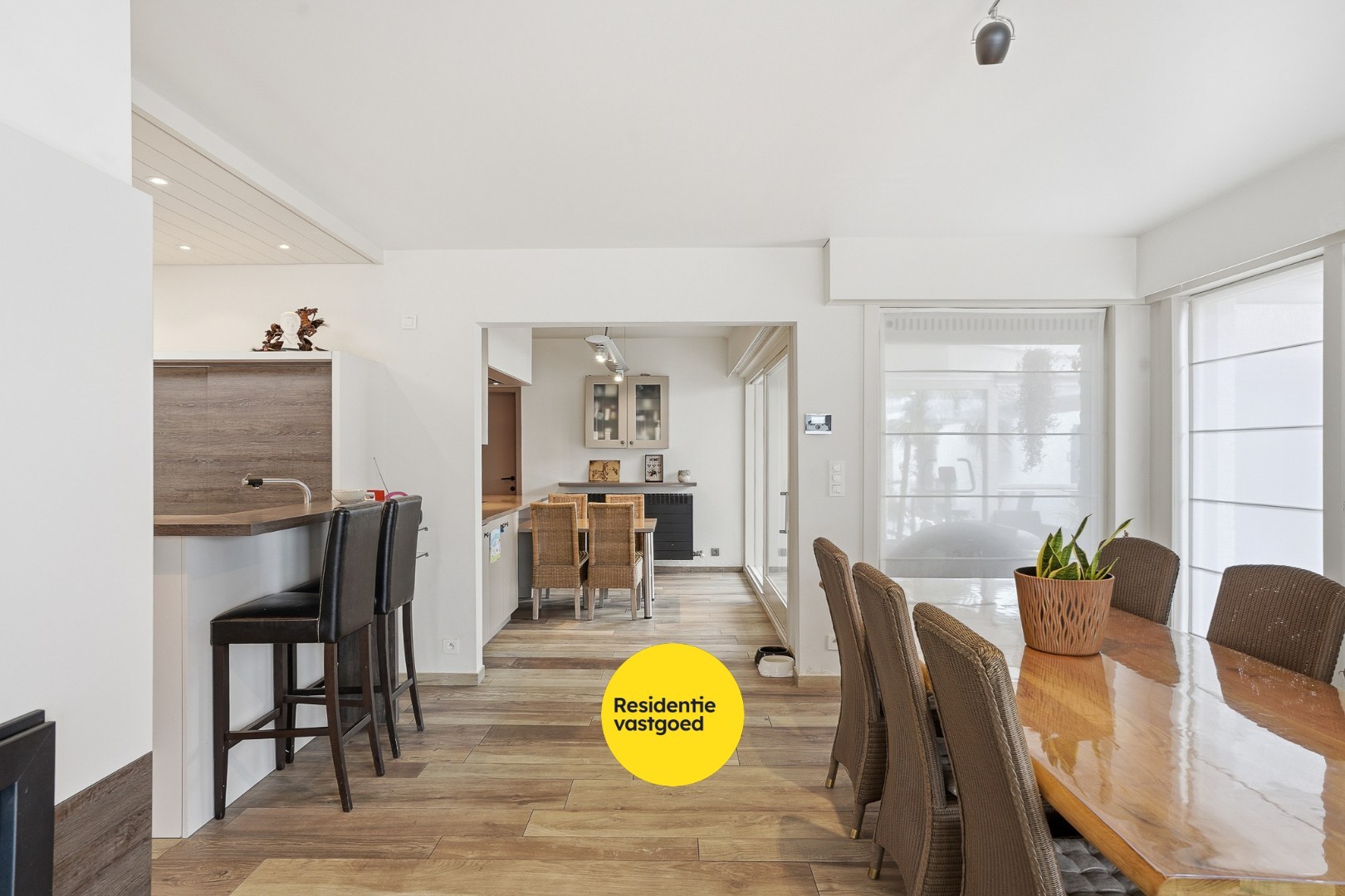 Volledig instapklare bungalow met praktijkruimte - foto 4
