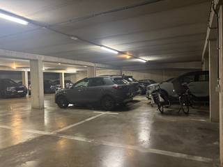 Dubbele parkeerplaats (in cascade) op zeer gewilde locatie aan het Eilandje. De ingang van de parking bevindt zich aan de Oude...