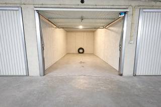 Gesloten garagebox, ideaal gelegen op de Kustlaan in Knokke. Vlot toegankelijk en gelegen op verdieping -2, voorzien van verlichting.Afmetingen van...