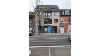 Een centraal gelegen appartement op de eerste verdieping bestaande uit een ruime woonkamer met open keuken, 3 slaapkamers, badkamer,...