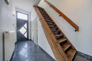 Implantée dans un environnement calme à Jemappes, cette agréable maison en bon état d’entretien vous séduira par son agencement pratique et...