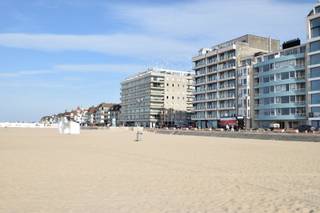 Res. Saint Georges. Vlot toegankelijke autostaanplaats in residentie Saint Georges, gelegen op Zeedijk-Het Zoute.De autostaanplaats is toegankelijk...