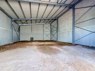 Nieuwe KMO-units te Roeselare, een modern en duurzaam bedrijventerrein bestaande uit 10 loodsen.<br /><br />In dit nieuwe KMO-park, *ARDOPOORT*, bieden wij een loods van 241,20 m² te koop aan, voorzien van een regenwaterput van 3000 liters. Er zijn ook 3 parkeerplaatsen te koop bij deze unit.<br /><br />Deze UNIT (nr. D) heeft een strategische ligging te Roeselare. Het bedrijventerrein is ideaal voor kleine en middelgrote ondernemingen die op zoek zijn naar een functionele, duurzame en goed bereikbare uitvalsbasis in West-Vlaanderen.<br /><br />Interesse? Neem contact met ons op voor meer info of een bezoek ter plaatse. De prijs is exclusief 21% BTW en exclusief kosten notaris, aansluitingskosten, ....