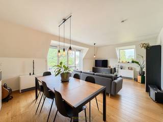 Recent 2 SLAAPKAMER-APPARTEMENT MET TERRAS In het hartje van Eine, deelgemeente van Oudenaarde. Op een CENTRALE LIGGING dicht bij alle...
