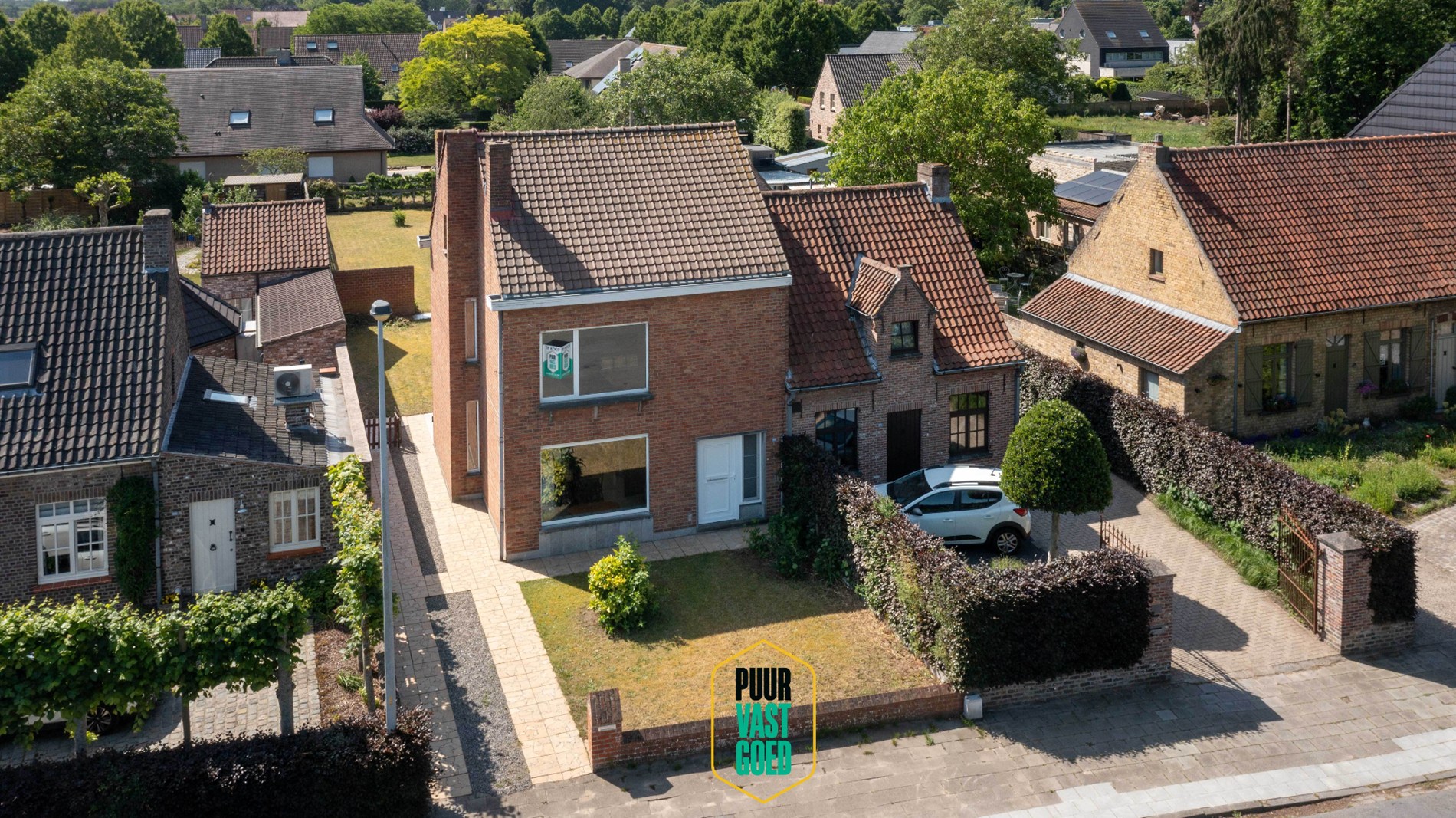 Degelijk halfopen woonhuis met aparte boei en zuidgerichte tuin, op 534 m² grond - foto 2