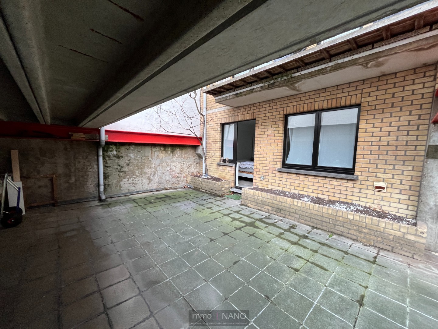 3 autostandplaatsen met plaats voor 2 wagens, fietsen, e.d. gelegen op het gelijkvloers van een standingvolle residentie op de Piers De Raveschootlaan te Knokke-Heist. - foto 5