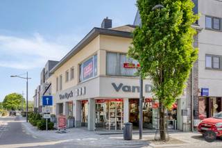Meer info of uw bezoek plannen kan via jonathan@homixx.be of via 016 199 343.Ondernemen, investeren of ontwikkelen? Dit handelspand is gelegen pal in...