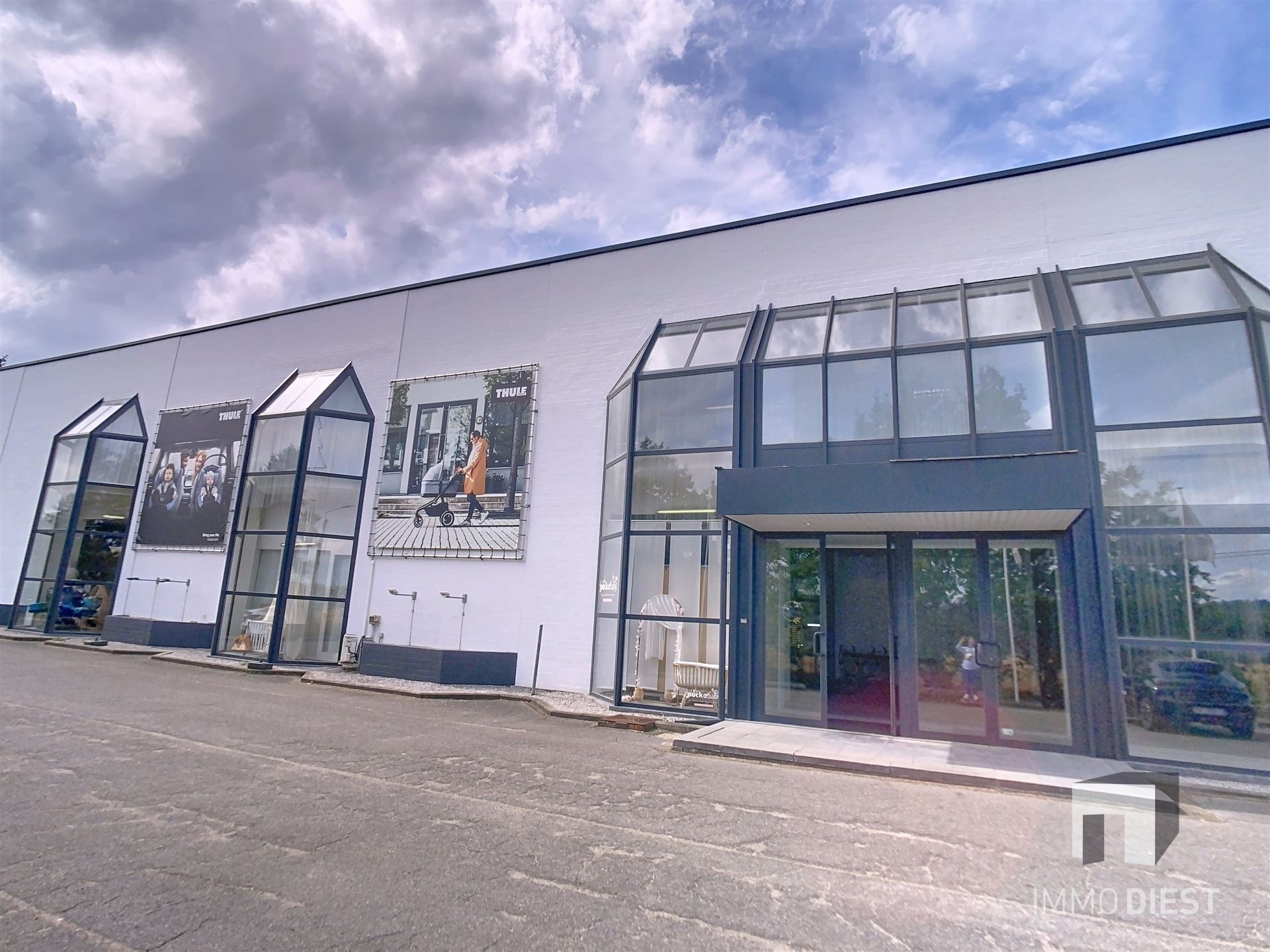 Handelspandvan 1633 m2 met ruime parking langs verbindingsweg - foto 3