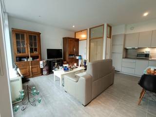 Instapklare studio in het centrum van Lovendegem met alle voorzieningen in de directe omgeving. De indeling gaat als volgt: rechtstreekse...