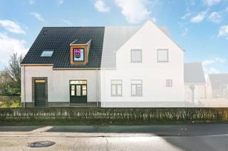 Ben je op zoek naar een moderne, energiezuinige woning waar je gezin meteen kan intrekken? Deze instapklare nieuwbouw in de rustige...