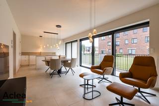 Bent u op zoek naar een instapklaar, recent appartement in Eeklo? Dan zal dit prachtig afgewerkte gelijkvloers appartement aan de Dullaert in Eeklo u onmiddellijk weten te bekoren! Het appartement bevindt zich op enkele passen van het stadscentrum, het Krügerpark, het Leen... <br /><br />Dit recent appartement van bouwjaar 2021 verkeert in absolute nieuwstaat en werd bovendien nooit eerder bewoond. U geniet hier van alle voordelen van energiezuinig wonen dankzij het gunstige EPC-label A. Daarnaast werd het appartement zeer hoogwaardig en kwalitatief afgewerkt.<br /><br />De bijzonder lichtrijke leefruimte vormt het centrale punt van het appartement. Dankzij de grote raampartijen baadt de woonkamer in veel natuurlijk daglicht en is er tevens een directe verbinding met het ruime overdekte terras van 12m². De stijlvolle open keuken is dé blikvanger van dit appartement en werd uitgerust met kwaliteitsvolle materialen, een stijlvol kookeiland en tijdloos design dat aansluit bij het appartement.<br /><br />Indeling:<br />- ruime inkomhal<br />- gastentoilet<br />- slaapkamer 1 (momenteel voorzien van sauna, die eventueel kan verwijderd worden)<br />- prachtige slaapkamer 2<br />- moderne badkamer met inloopdouche en badkamermeubel<br />- zeer lichtrijke woonkamer<br />- volledig ingerichte keuken<br />- berging/wasplaats<br />- overdekt zuid gericht terras met berging<br />- garagebox<br />- kelderberging<br />- gemeenschappelijke fietsenstalling<br /><br />De woonkamer is voorzien van automatisch bedienbare zonwering en de slaapkamers zijn tevens voorzien van raamdecoratie. Het appartement is ook reeds professioneel geschilderd.<br /><br />De mogelijkheid bestaat om het meubilair over te nemen.<br /><br />Een absoluut prachtig instapklaar appartement zoals u deze zelden zal tegenkomen. <br /><br />Kom deze unieke kans snel ontdekken en vraag uw bezoek aan!<br />09/377 31 77 - vastgoed@aclea.be