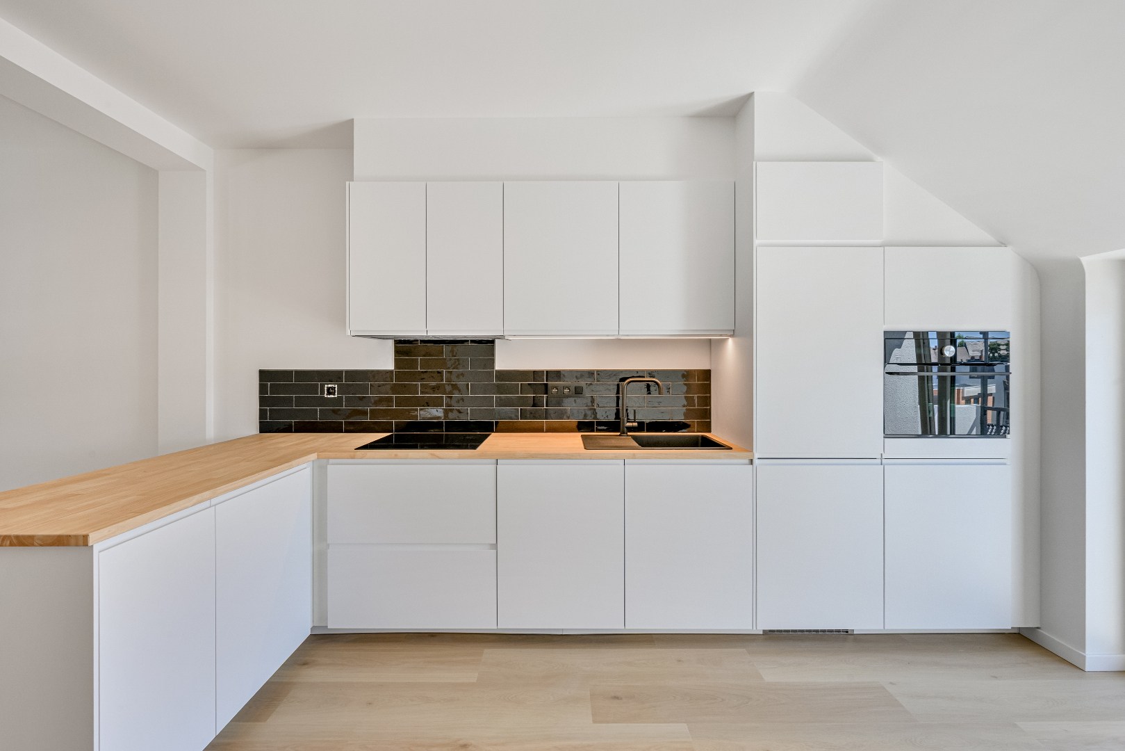 Stijlvol 1 slaapkamerappartement met terrasje nabij Station Gent-Sint-Pieters - foto 3