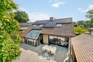 Voor meer info en foto’s, surf naar www.swevers.be – Welkom in deze instapklare, deels gerenoveerde gezinswoning aan de Europarklaan 215...