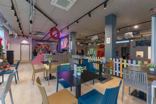 Immo Pické biedt U deze uiterst gunstig gelegen commerciële ruimte aan gelegen op één van de belangrijkste commerciële assen tussen Brussel en...