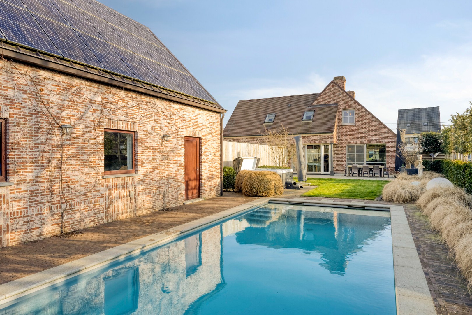 Verzorgde ruime en energetische woning met 4/5 slpks en praktisch bijgebouw ! - foto 2