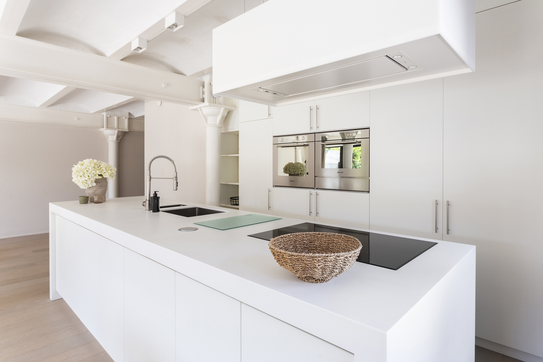 Lichtrijke loft met ruim terras, nabij het Eilandje - foto 4