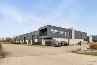 INSTAPKLAAR APPARTEMENT MET MAGAZIJN/KANTOOR OP BEDRIJVENTERREIN DE RIETKOLK!! Dit instapklare pand bestaat uit een hal/opslag van +-100m²,...