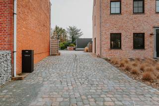 Op zoek naar een praktische en goed bereikbare opslag- of werkruimte? Deze ruime loods, gelegen aan de Veldonkstraat 194 in Tremelo, biedt tal...