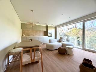 [[ DIT PAND NEEMT DEEL AAN DE ERA OPEN HUIZEN DAG OP 19/9 VAN 13:00 TOT 14:00 ]]
<p><strong>Te koop: gerenoveerd appartement (2026) nabij duinen.</strong></p>

<p>Ontdek dit smaakvol gerenoveerde appartement met één slaapkamer op een uitstekende ligging in Oostduinkerke. Gelegen vlak bij de duinen geniet u hier dagelijks van rust, natuur en prachtige wandel- en fietsroutes. Tegelijk bevinden winkels, restaurants en het levendige centrum zich op wandelafstand. Dankzij de kwalitatieve renovatie is het appartement volledig instapklaar en voorzien van hedendaags wooncomfort. Een ideale opportuniteit als vaste woonst, tweede verblijf of investering aan de Belgische kust.</p>

<p><strong>Belangrijkste ruimtes:</strong><br />• Living met aangename lichtinval<br />• Keuken met praktische indeling<br />• Slaapkamer geschikt voor tweepersoonsbed en opbergruimte<br />• Badkamer functioneel ingericht<br />• Terras om buiten te genieten</p>

<p><strong>Troeven:</strong><br />• Centrale ligging in Oostduinkerke<br />• Nabij openbaar vervoer, winkels en voorzieningen<br />• Interessant als vaste woonst, tweede verblijf of investering</p>

<p>Neem vandaag nog contact op met je ERA-makelaar voor een bezoek.</p>

<p>JOUW DROOMAPPARTEMENT. ZO GEVONDEN!</p>