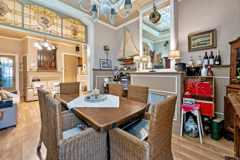 KNUSSE EIGENDOM MET ENKELE AUTHENTIEKE MATERIALEN, TOF TERRAS MET OVERDEKTE BUITENKEUKEN - foto 5