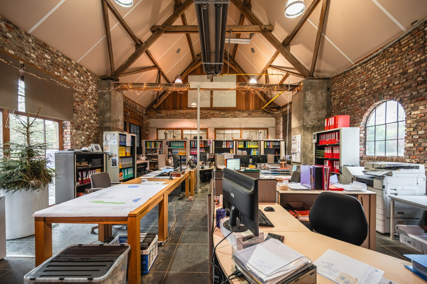 Unieke vierkantshoeve op uitgestrekt domein, geschikt voor diverse doeleinden - foto 4