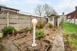 Te renoveren woning op een goede locatie in Deerlijk met veel potentieel. De woning beschikt over een inkomhal, een ruime en lichtrijke leefruimte...