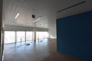 Moderne kantoren te huur op naast van het station van Leuven. Ideale bereikbaarheid met de wagen en uiteraard het openbaar vervoer. <br />Mogelijkheid tot huren van parkeerplaatsen onder het gebouw<br />