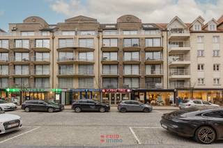 In het midden van de winkelstraat van Nieuwpoort-Bad bevindt zich dit ruime en lichtrijke appartement met een uitstekende ligging nabij het strand,...