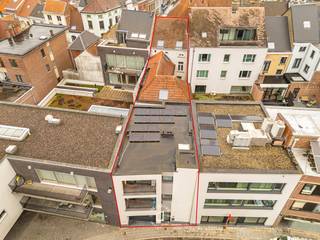 In het commerciële centrum van Halle bevindt zich deze veelzijdige opbrengsteigendom, bestaande uit een handelsgebouw aan de Basiliekstraat 15 en...