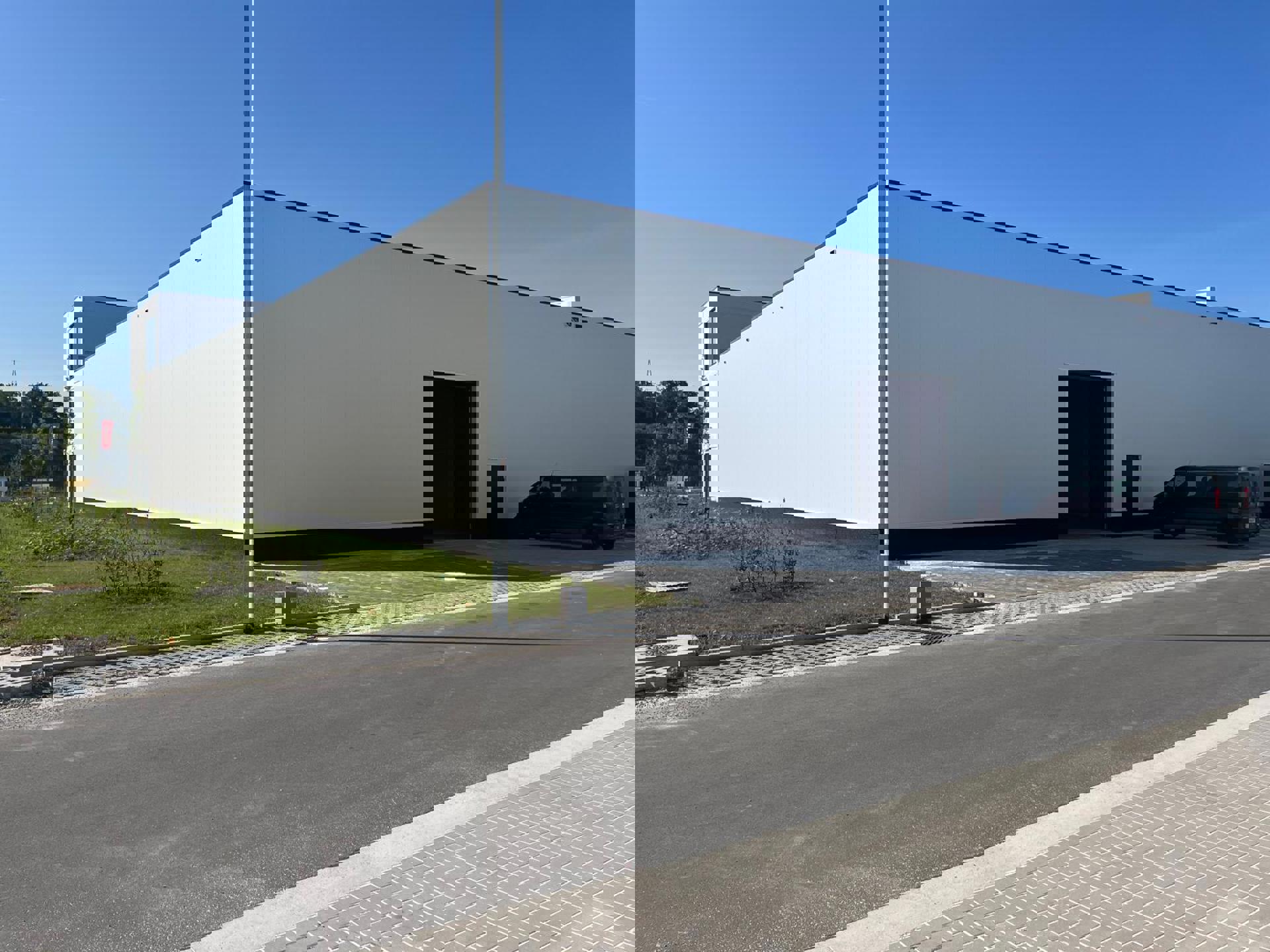 BTS Bedrijvenpark "De Zwaan" magazijnen met kantoor/showroom - foto 1