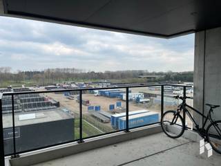 <strong><span>OPGELET:</span> Het is niet mogelijk om hier een adres te vestigen!<br /></strong><br />Stijlvol appartement met 2 slaapkamers en mooi terras op het bedrijventerrein "Campus Pelt".<br />Er is een berging en parkeerplaats aanwezig.<br /><br /><strong>BIJZONDERHEDEN:</strong><br />- Zonnepanelen aanwezig<br />- Airco<br />- Vloerverwarming<br />- Gemeenschappelijke kosten: €60/maand<br />- Beschikbaar vanaf 1/12/2026<br /><br /><strong>INDELING: </strong>Inkomhal, toilet, woonkamer, keuken, berging, badkamer, 2 slaapkamers<br />
<p>Indien u een bezichtiging wenst, gelieve u hieronder kandidaat te stellen.<br />Zodra we u hiervoor selecteren, contacteren we u voor een afspraak.</p>
<p>Door de grote toestroom van huuraanvragen, zijn we niet in de mogelijkheid iedereen persoonlijk te beantwoorden, indien u binnen 10 dagen geen reactie van ons heeft ontvangen, komt u niet in aanmerking voor dit pand.</p>