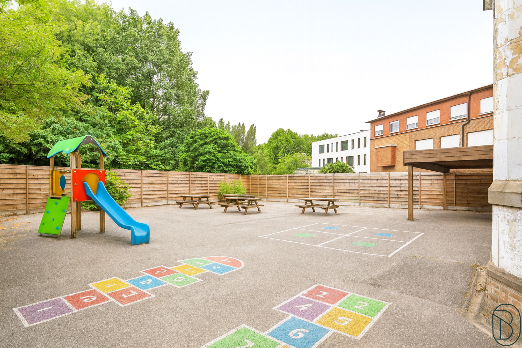 UNIEKE HERENWONING met OPRIT, GARAGES en TUIN - foto 2