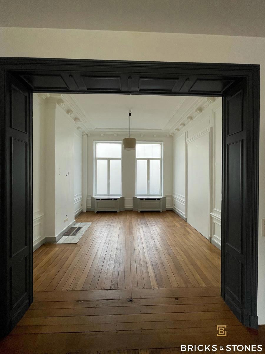 Gerenoveerd gelijkvloers appartement met riante tuin - foto 4