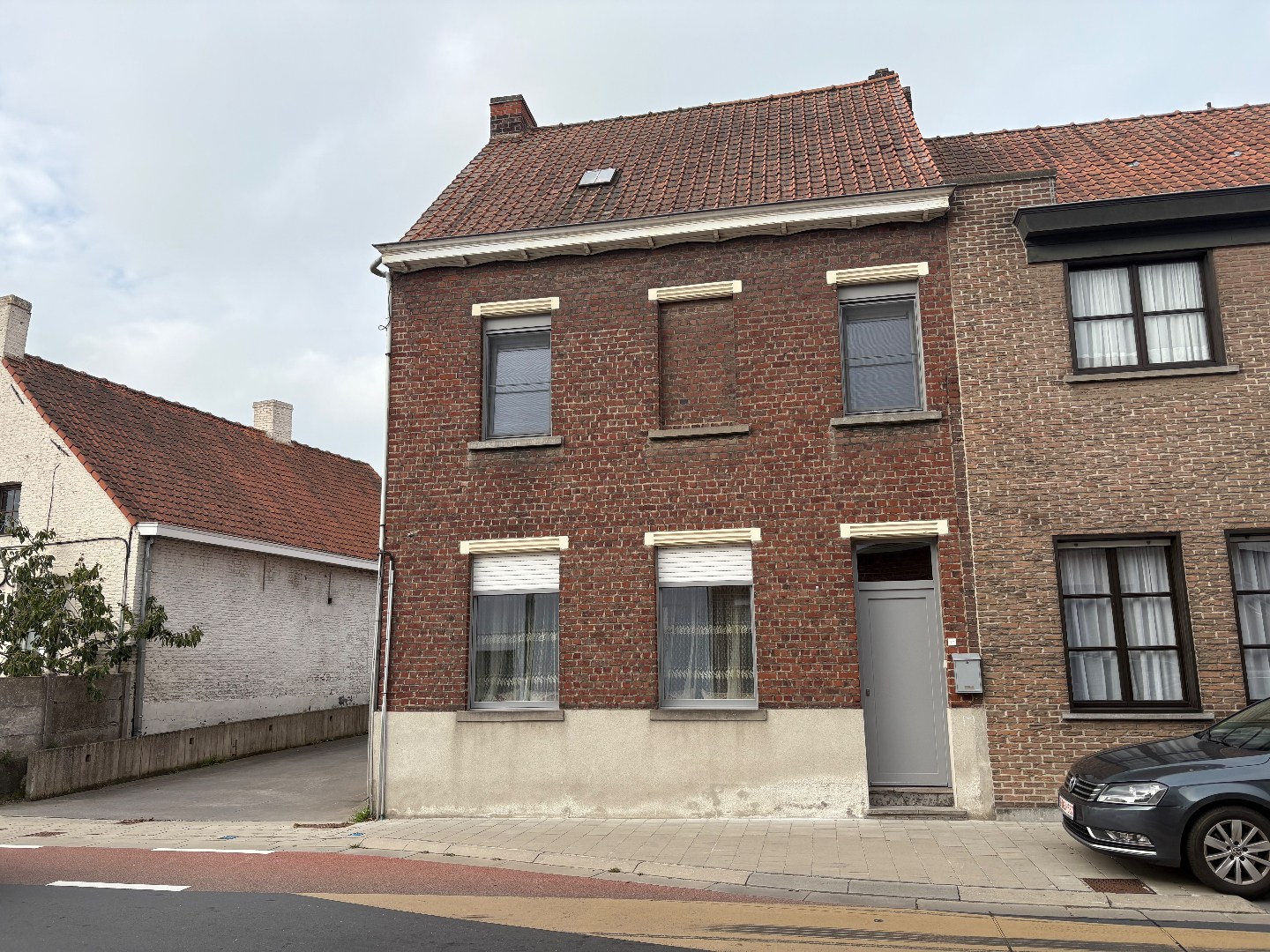 Halfopen woning te koop met 3 slaapkamers en veel ruimte in Heule - foto 1