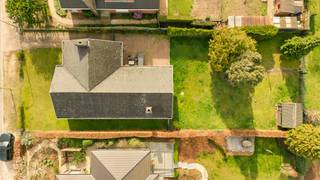 <p>Te koop: ideale bouwgrond voor open bebouwing op 880 m2! <br /><br />Sloop en heropbouw mogelijk aan 6% btw.<br /><br />Op een topligging in Waregem, vlak bij het Amerikaans kerkhof en met een snelle verbinding naar de E17.<br /><br />Troeven van deze eigendom:<br />• Topligging in Waregem<br />• Snelle toegang tot de E17<br />• Rustige straat met veel privacy<br /><br /><br />Interesse? Bezoek na afspraak via charlotte@immobeguin.be</p>